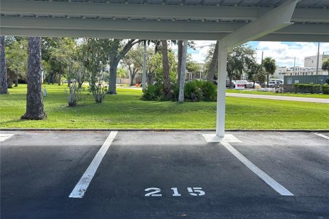 Condo in Port Charlotte, Florida, 1 bedroom  № 1919014 - photo 5