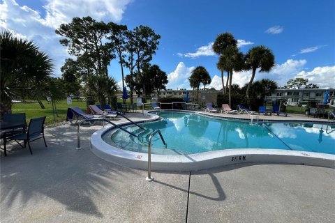 Condo in Port Charlotte, Florida, 1 bedroom  № 1919014 - photo 7