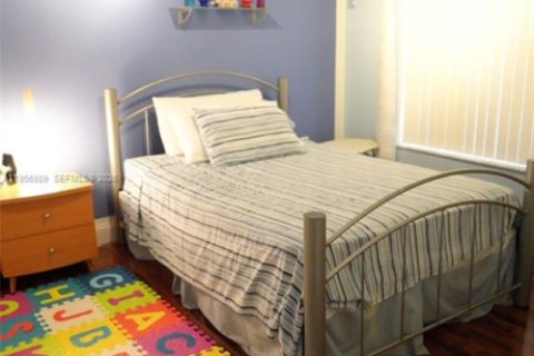 Casa en alquiler en Miami, Florida, 3 dormitorios, 159.61 m2 № 2011415 - foto 29