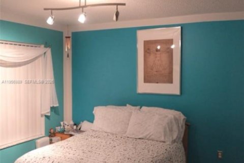 Casa en alquiler en Miami, Florida, 3 dormitorios, 159.61 m2 № 2011415 - foto 30