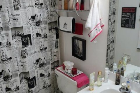 Casa en alquiler en Miami, Florida, 3 dormitorios, 159.61 m2 № 2011415 - foto 28