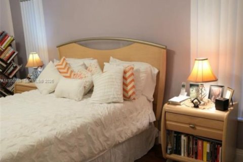 Casa en alquiler en Miami, Florida, 3 dormitorios, 159.61 m2 № 2011415 - foto 21