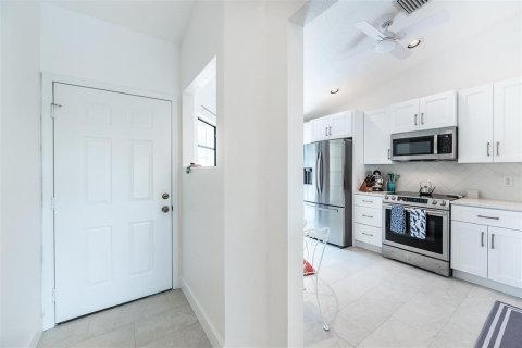 Villa ou maison à louer à Punta Gorda, Floride: 2 chambres, 109.9 m2 № 2399355 - photo 7