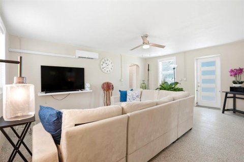 Immobilier commercial à vendre à Madeira Beach, Floride: 270.16 m2 № 2225310 - photo 7