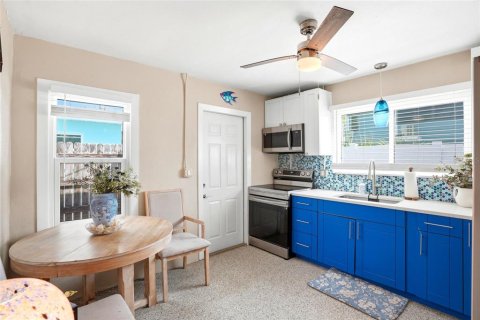Immobilier commercial à vendre à Madeira Beach, Floride: 270.16 m2 № 2225310 - photo 12