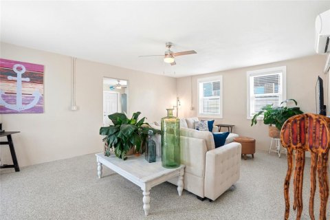 Immobilier commercial à vendre à Madeira Beach, Floride: 270.16 m2 № 2225310 - photo 5