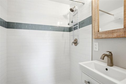 Immobilier commercial à vendre à Madeira Beach, Floride: 270.16 m2 № 2225310 - photo 29