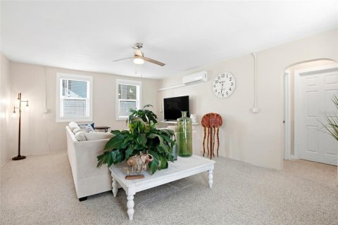 Immobilier commercial à vendre à Madeira Beach, Floride: 270.16 m2 № 2225310 - photo 4
