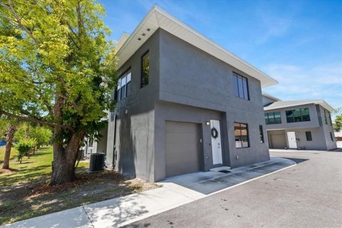 Townhouse in Tampa, Florida 2 bedrooms, 124.95 sq.m. № 1744872 - photo 2