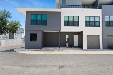 Townhouse in Tampa, Florida 2 bedrooms, 124.95 sq.m. № 1744872 - photo 4