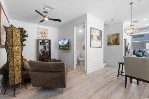 Townhouse in Tampa, Florida 2 bedrooms, 124.95 sq.m. № 1744872 - photo 6