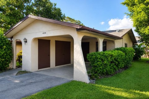Propiedad comercial en Bradenton, Florida 72 dormitorios, 72.84 m2 № 2155690