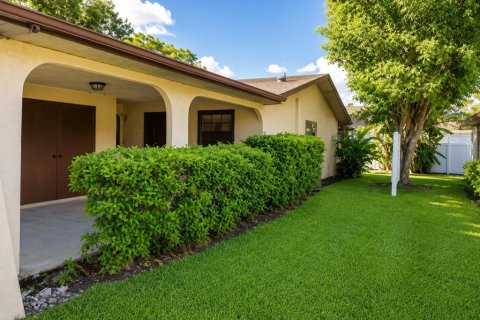 Propiedad comercial en venta en Bradenton, Florida, 72 dormitorios, 72.84 m2 № 2155690 - foto 2