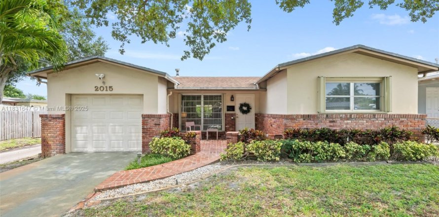 Casa en Hollywood, Florida 3 dormitorios, 147.71 m2 № 1809610