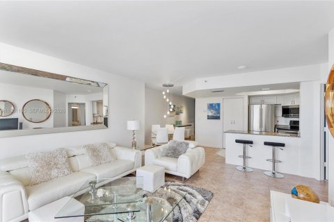 Condo in Surfside, Florida, 1 bedroom  № 2008536 - photo 12