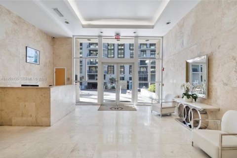 Condo in Surfside, Florida, 1 bedroom  № 2008536 - photo 28