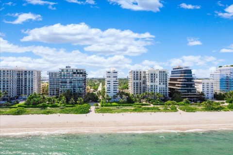 Condo in Surfside, Florida, 1 bedroom  № 2008536 - photo 23