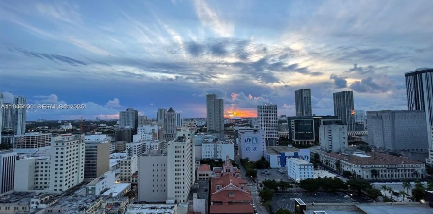 Condominio en Miami, Florida, 1 dormitorio № 1993284