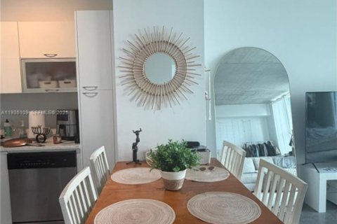 Condominio en alquiler en Miami, Florida, 1 dormitorio, 60.48 m2 № 1993284 - foto 11