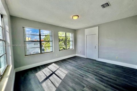 Apartment in Miami, Florida 2 bedrooms, 74.32 sq.m. № 2065149 - photo 3