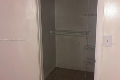 Copropriété à louer à Oakland Park, Floride: 1 chambre, 47.19 m2 № 1845839 - photo 3