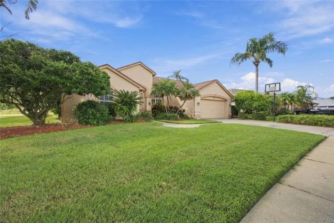 Casa en Tarpon Springs, Florida 4 dormitorios, 207.17 m2 № 2383360