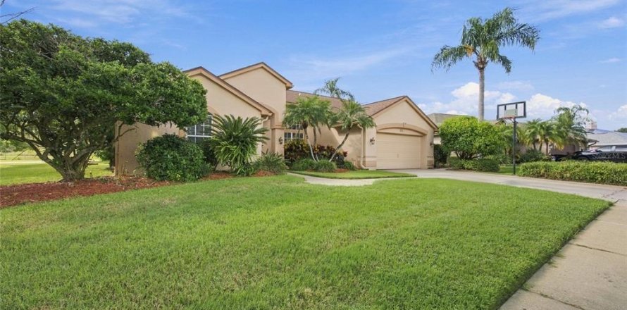 Casa en Tarpon Springs, Florida 4 dormitorios, 207.17 m2 № 2383360