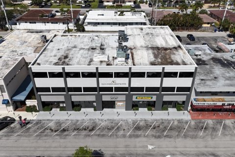 Propiedad comercial en alquiler en Fort Lauderdale, Florida № 1073623 - foto 1
