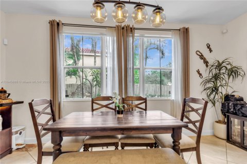 Townhouse in Miramar, Florida 4 bedrooms, 166.76 sq.m. № 1844135 - photo 8