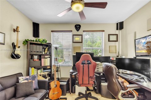 Townhouse in Miramar, Florida 4 bedrooms, 166.76 sq.m. № 1844135 - photo 5