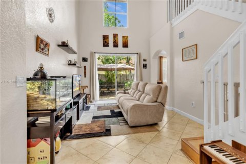 Townhouse in Miramar, Florida 4 bedrooms, 166.76 sq.m. № 1844135 - photo 2