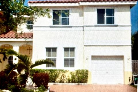 Townhouse in Miramar, Florida 4 bedrooms, 166.76 sq.m. № 1844135 - photo 1