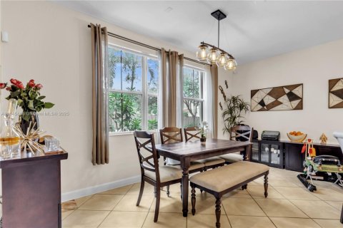 Townhouse in Miramar, Florida 4 bedrooms, 166.76 sq.m. № 1844135 - photo 9