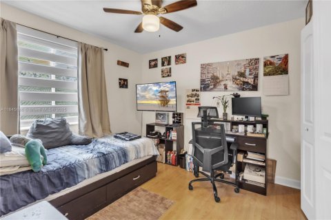 Townhouse in Miramar, Florida 4 bedrooms, 166.76 sq.m. № 1844135 - photo 13