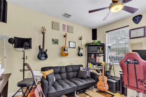 Townhouse in Miramar, Florida 4 bedrooms, 166.76 sq.m. № 1844135 - photo 4