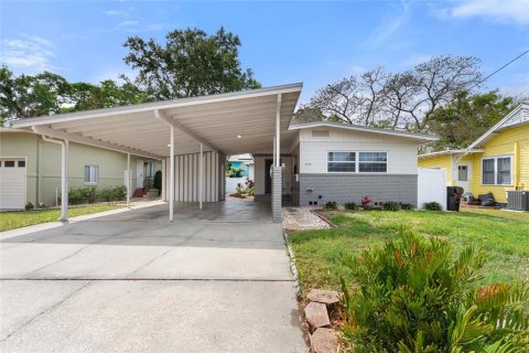 House in Orlando, Florida 2 bedrooms, 132.76 sq.m. № 1598089 - photo 1