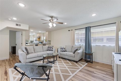 House in Orlando, Florida 2 bedrooms, 132.76 sq.m. № 1598089 - photo 8