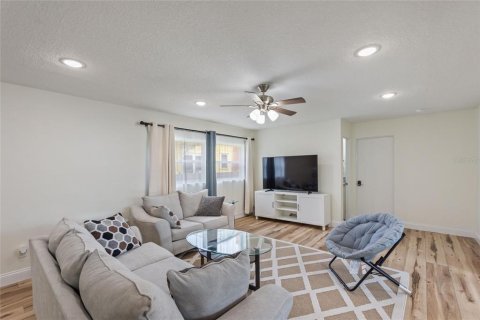 House in Orlando, Florida 2 bedrooms, 132.76 sq.m. № 1598089 - photo 13