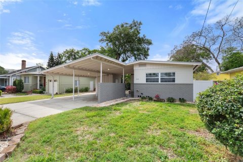 House in Orlando, Florida 2 bedrooms, 132.76 sq.m. № 1598089 - photo 4