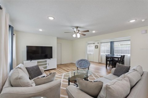 House in Orlando, Florida 2 bedrooms, 132.76 sq.m. № 1598089 - photo 12