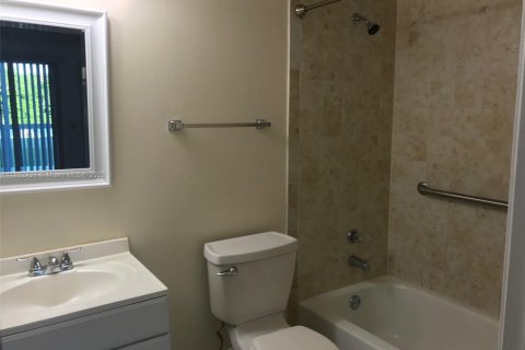 Condo in Pembroke Pines, Florida, 1 bedroom  № 1931555 - photo 14