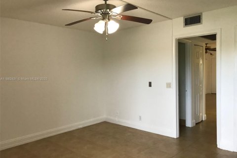 Condominio en alquiler en Pembroke Pines, Florida, 1 dormitorio, 75.34 m2 № 1931555 - foto 8