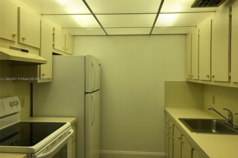 Condominio en alquiler en Pembroke Pines, Florida, 1 dormitorio, 75.34 m2 № 1931555 - foto 5