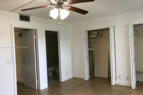 Condominio en alquiler en Pembroke Pines, Florida, 1 dormitorio, 75.34 m2 № 1931555 - foto 9