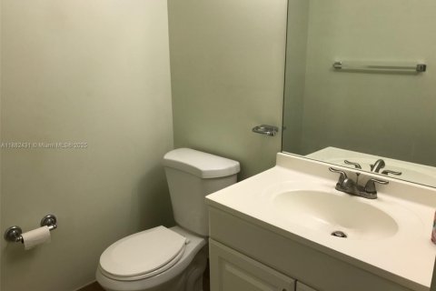 Condominio en alquiler en Pembroke Pines, Florida, 1 dormitorio, 75.34 m2 № 1931555 - foto 15