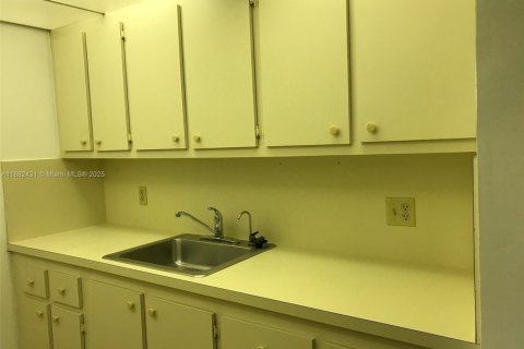 Condominio en alquiler en Pembroke Pines, Florida, 1 dormitorio, 75.34 m2 № 1931555 - foto 6