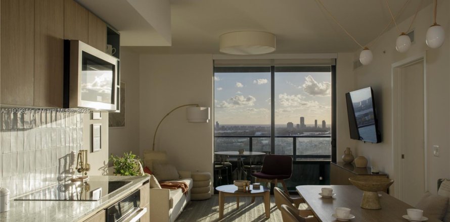 Condo in Miami, Florida, 3 bedrooms № 2039331