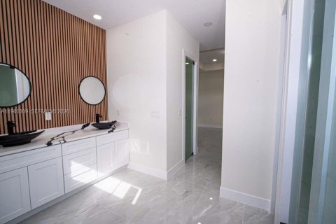 Купить виллу или дом в Лихай-Эйкерс, Флорида 4 спальни, 167.22м2, № 2020187 - фото 23