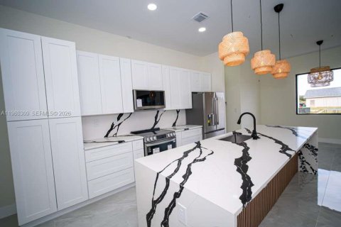 Купить виллу или дом в Лихай-Эйкерс, Флорида 4 спальни, 167.22м2, № 2020187 - фото 7