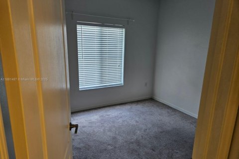 Снять в аренду таунхаус в Майами, Флорида 3 спальни, 132.48м2, № 1977702 - фото 30